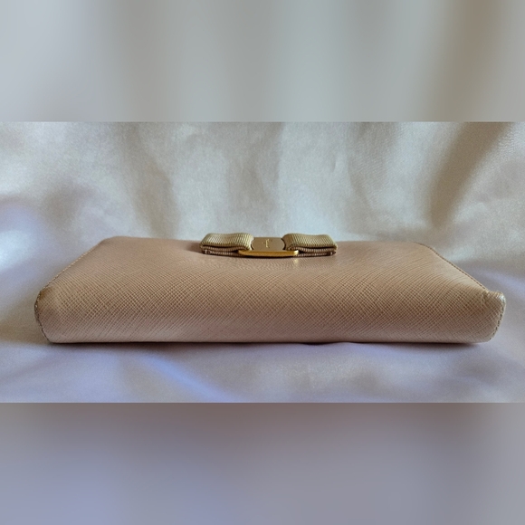 Salvatore Ferragamo Miss Vara Bow 3/4 Zip Leather Wallet - Picture 9 of 16